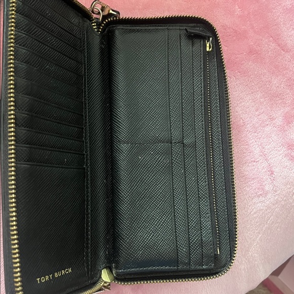 Tory Burch Perry Zip Passport Continental Wallet Wristlet EUC - Picture 14 of 15